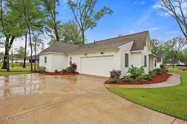 125 Lake Ridge Drive, Madison, MS 39110