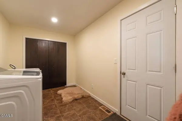 419 Live Oak LN, Bismarck, ND 58504