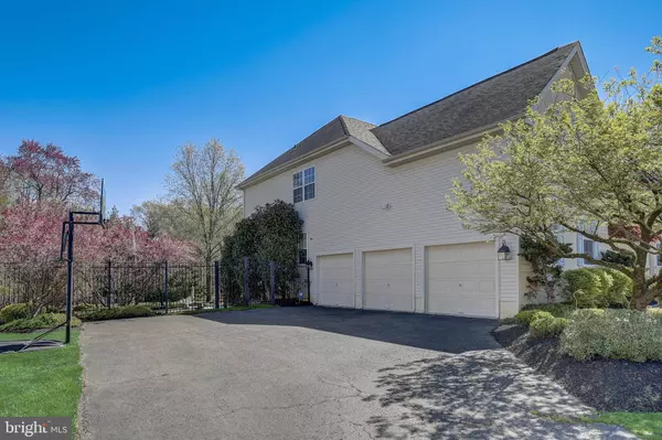 38 WOOD VIEW DR, Mount Laurel, NJ 08054