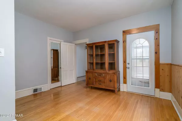 525 BELMONT Road, Grand Forks, ND 58201