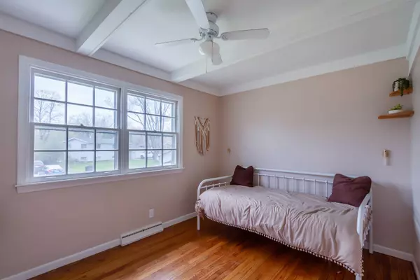 106 Perth RD, Cary, IL 60013