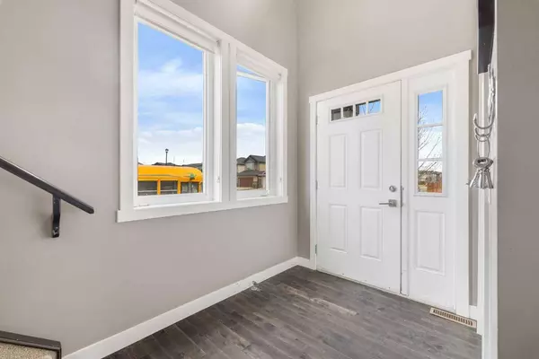 2001 Luxstone Link SW, Airdrie, AB T4B 0A5