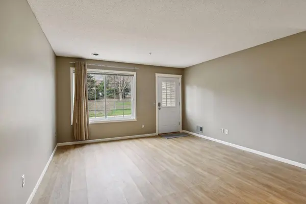 8490 Minuteman Alcove, Eden Prairie, MN 55344