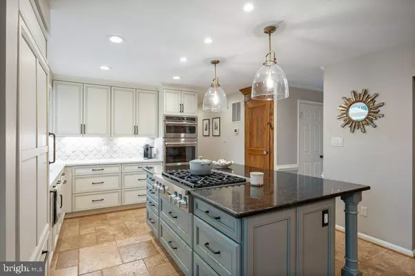 12734 KNIGHTSBRIDGE DR, Woodbridge, VA 22192