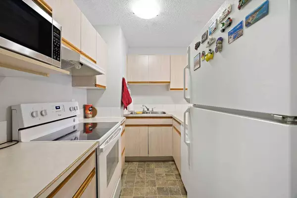 647 1 AVE NE #210, Calgary, AB T2E 0B5