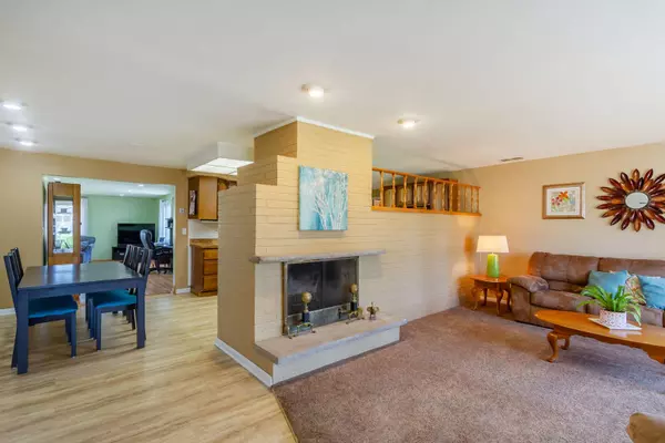 1007 Cornell LN, Schaumburg, IL 60193