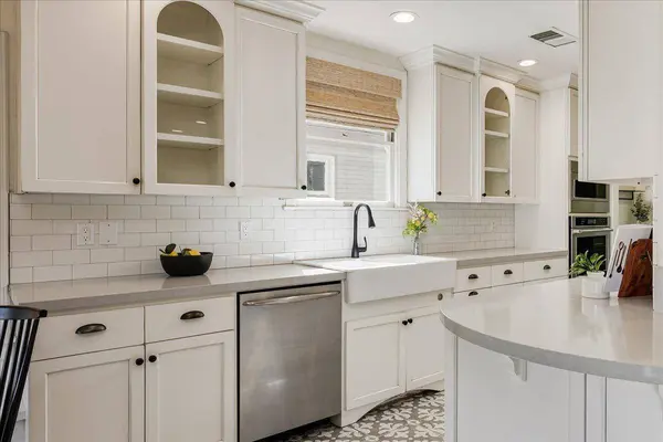 2432 6th AVE, Sacramento, CA 95818