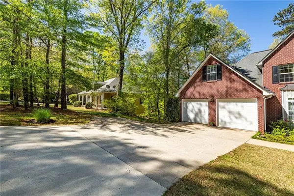 218 N Ole Hickory TRL, Carrollton, GA 30117