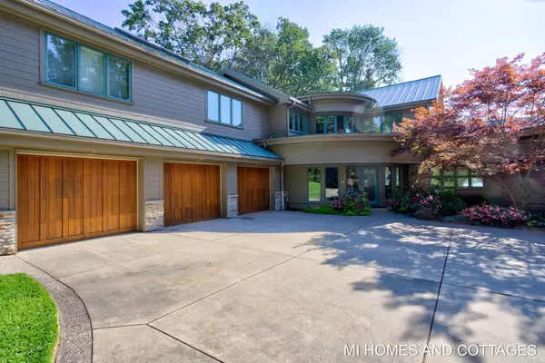 173 Oakwood Avenue, Holland, MI 49424