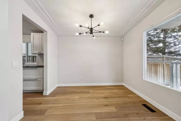 2009 40 ST SE, Calgary, AB T2E 0V2