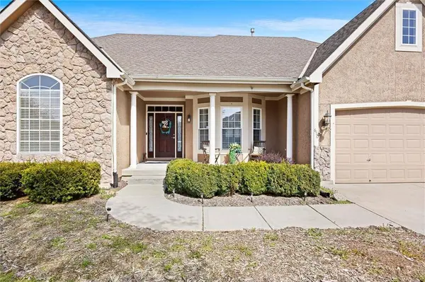 670 Everly RD, Lansing, KS 66043