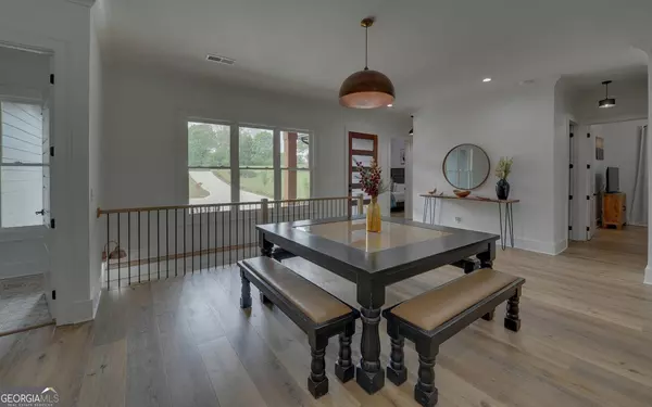 121 York Shores LN, Hartwell, GA 30643