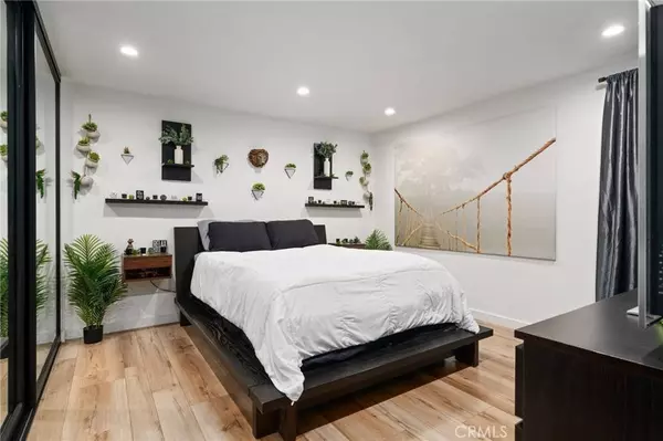 7136 Marina Pacifica DR S, Long Beach, CA 90803