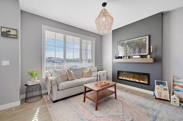 333 Sundown RD, Cochrane, AB T4C 2T2