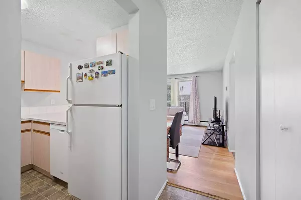 647 1 AVE NE #210, Calgary, AB T2E 0B5