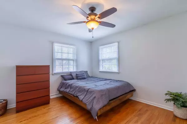 106 Perth RD, Cary, IL 60013