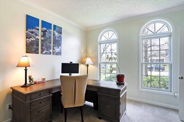 8817 Pin Oak DR, Zionsville, IN 46077