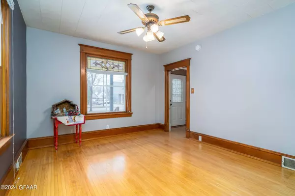 525 BELMONT Road, Grand Forks, ND 58201