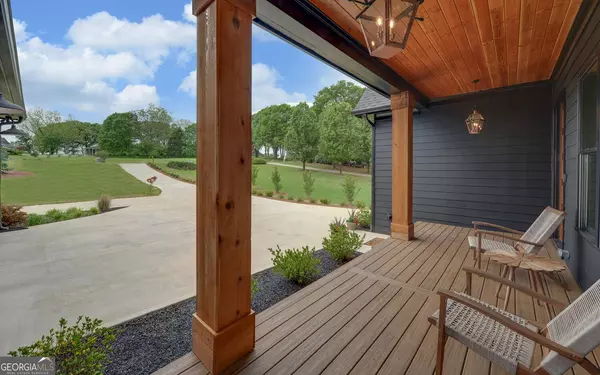 121 York Shores LN, Hartwell, GA 30643