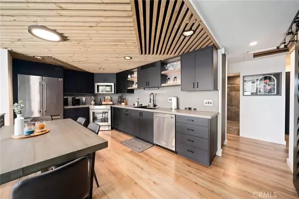 7136 Marina Pacifica DR S, Long Beach, CA 90803