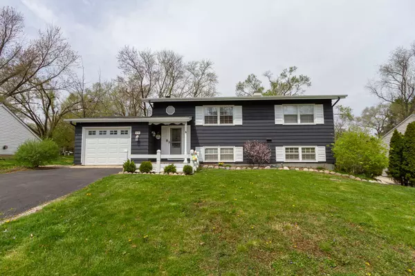 106 Perth RD, Cary, IL 60013