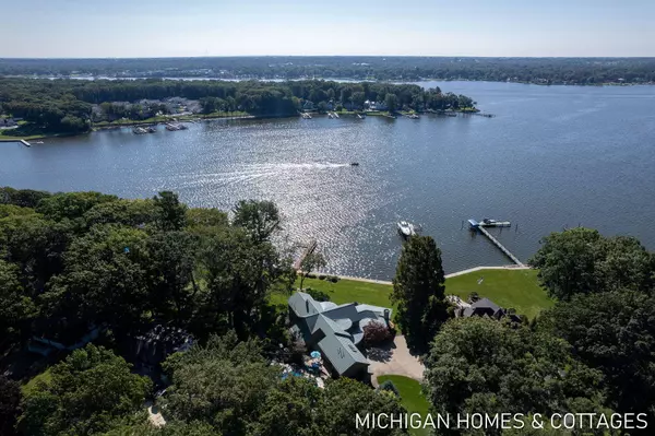 173 Oakwood Avenue, Holland, MI 49424