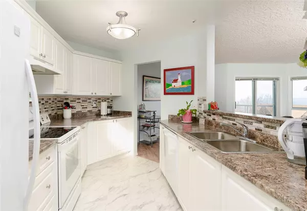 4965 Vista View Cres #305, Nanaimo, BC V9V 1S1