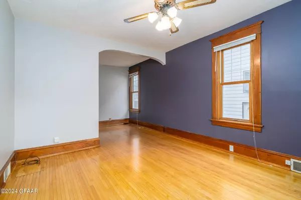 525 BELMONT Road, Grand Forks, ND 58201