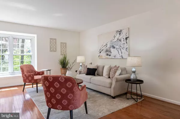 5422 HELM CT, Fairfax, VA 22032