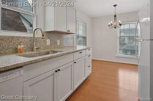 812 COLUMBIA Road, Berkley, MI 48072