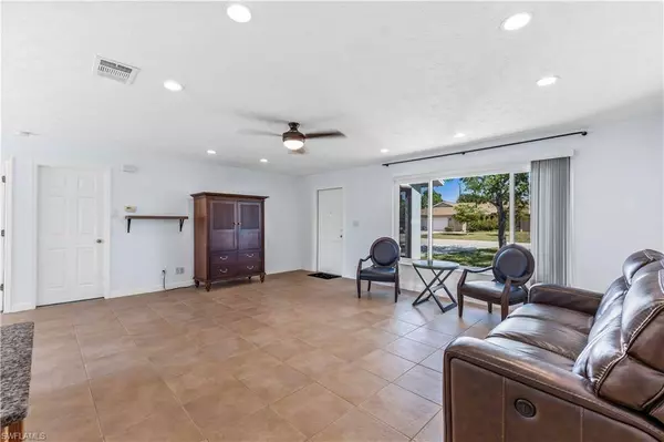 2204 SE 7th ST, Cape Coral, FL 33990