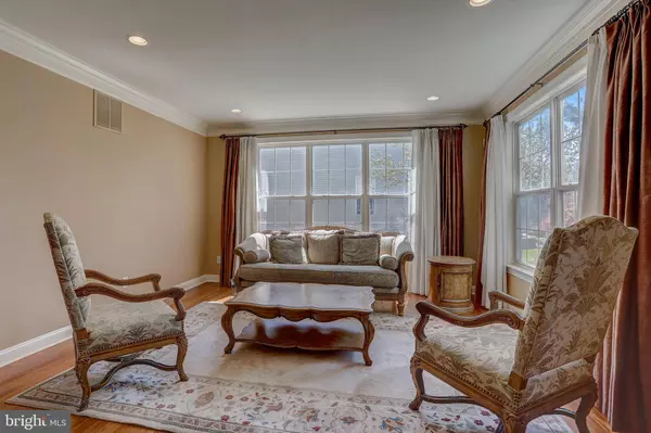 38 WOOD VIEW DR, Mount Laurel, NJ 08054