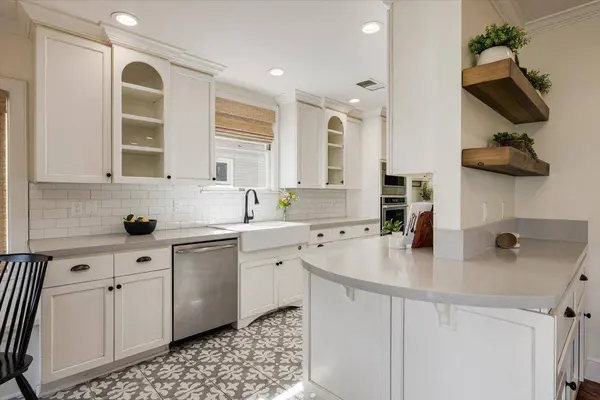 2432 6th AVE, Sacramento, CA 95818