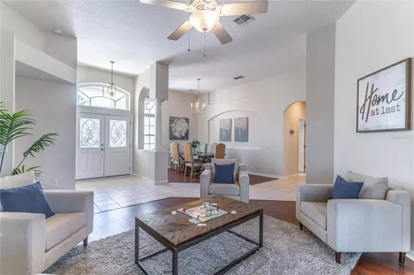 2038 CASCADES COVE DR, Orlando, FL 32820