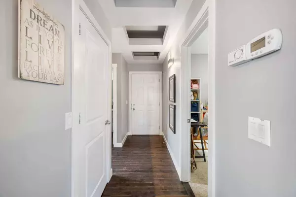 2001 Luxstone Link SW, Airdrie, AB T4B 0A5