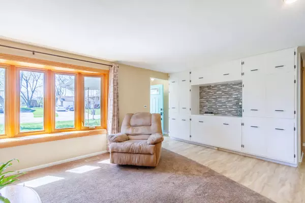 1007 Cornell LN, Schaumburg, IL 60193