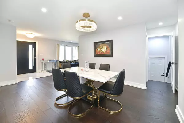 826 Krosno Blvd, Pickering, ON L1W 1G9