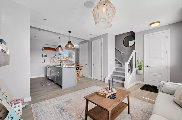 333 Sundown RD, Cochrane, AB T4C 2T2