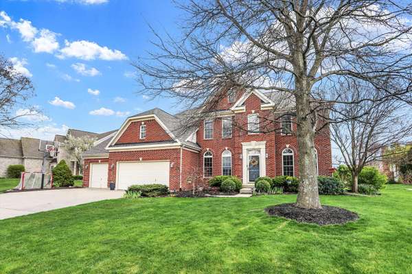8817 Pin Oak DR, Zionsville, IN 46077