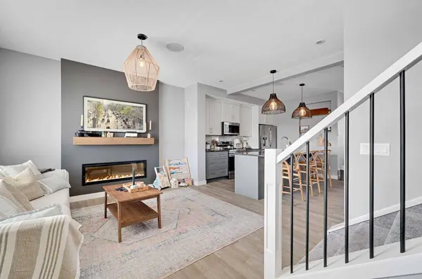 333 Sundown RD, Cochrane, AB T4C 2T2