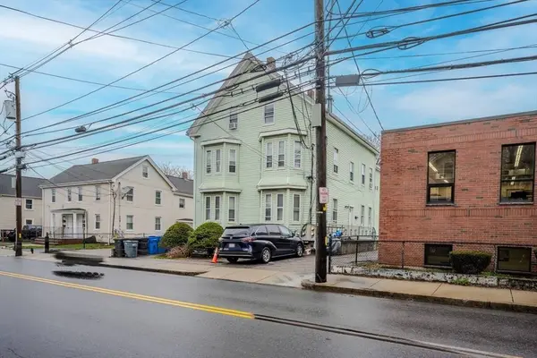 176-178 Newton St, Waltham, MA 02453