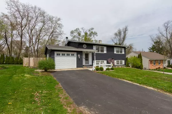 106 Perth RD, Cary, IL 60013