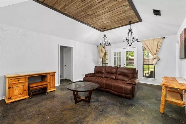 2117 N Lake Trail Trail, Denton, TX 76201