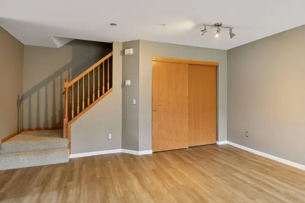 8490 Minuteman Alcove, Eden Prairie, MN 55344