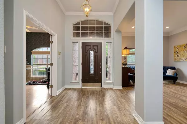 1217 Woodvale Drive, Bedford, TX 76021