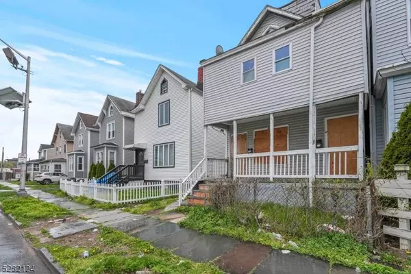 27 N Burnett St, East Orange City, NJ 07017