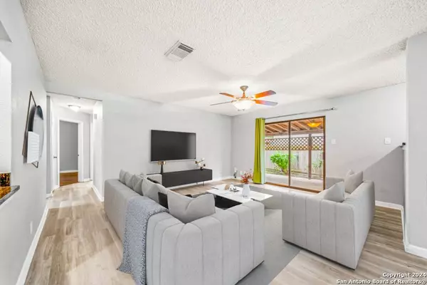 8210 Laurel Bnd, San Antonio, TX 78250