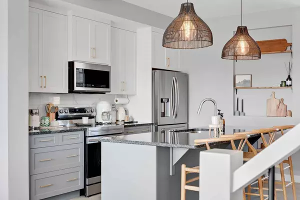 333 Sundown RD, Cochrane, AB T4C 2T2