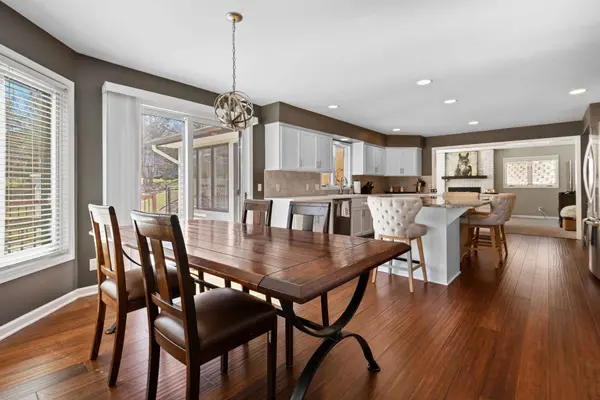 860 Fox CT, Chanhassen, MN 55317