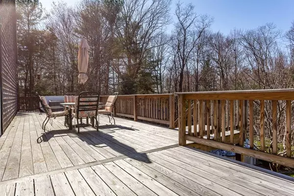 1005 Glebe St, Taunton, MA 02780